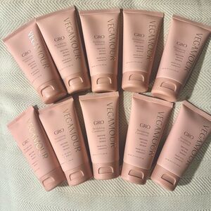 5 travel size Shampoo & 5 travel size conditioner &scalp massager as gift !